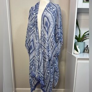 Vince Camuto Blue and White Geometric Shawl Cardigan OS